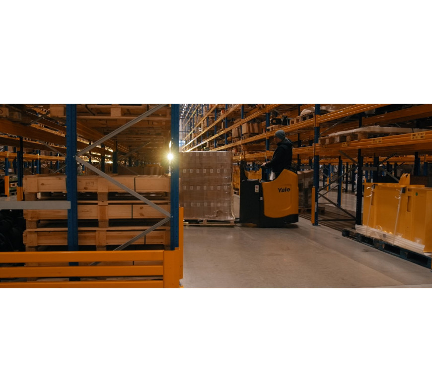 Transpaleta con plataforma electrica