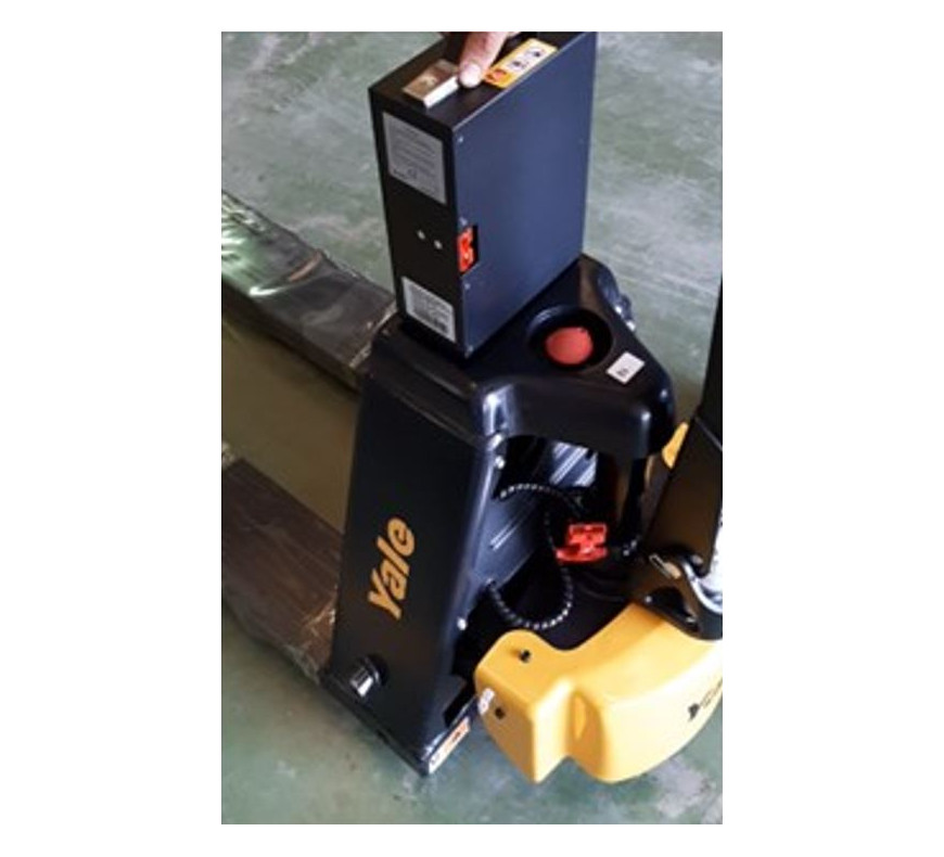 Carretillas elevadoras y transpaletas para logistica de la marca Yale. Descubre la nueva transpaleta electrica y compacta